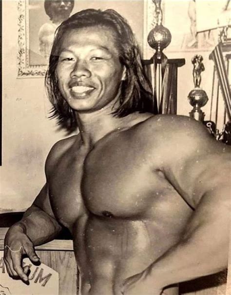 He began his martial arts training at the age of 10. Bolo Yeung w młodości! - STsport : STsport