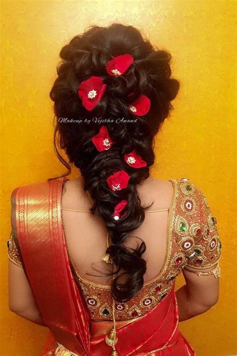 Bridal hairstyles for short hair include romantic updos, glamorous old hollywood curls and unique hair accessories (headbands, barrettes and flower how to choose a hairstyle for your wedding day. 9 Stunning Reception Hairstyles For 2018 | Indian Beauty ...