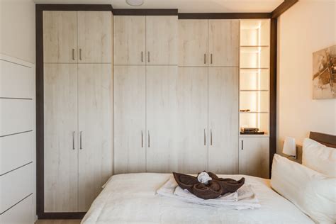 Schrankbeleuchtung ☼ setzten sie ihre schränke in szene mit möbelleuchten von paulmann & osram schrankbeleuchtung. Schrank mit Beleuchtung - Ostsee-Ferienwohnungen
