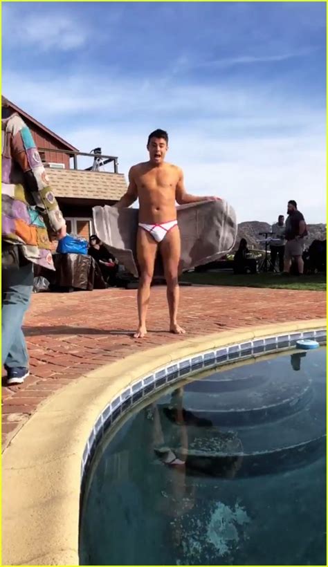 Jonathan bennett keeps in shape on wednesday (july 29) in los angeles. Hilary Duff Shows Us Jonathan Bennett In His Speedo ...