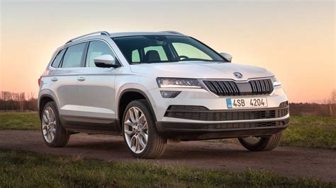 Škoda karoq will support you with numerous safety assistants, simply clever features and connectivity inside the škoda karoq, you'll find technologies that combine apparent contrasts: Já dirigimos Skoda Karoq, o SUV da VW para peitar o Compass