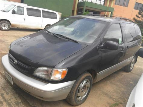 Car is located in ibadan and drives very fine. Toyota Sienna 99xle Mildly Used..870k/crv 99 Leather Clean...780k - Autos - Nigeria