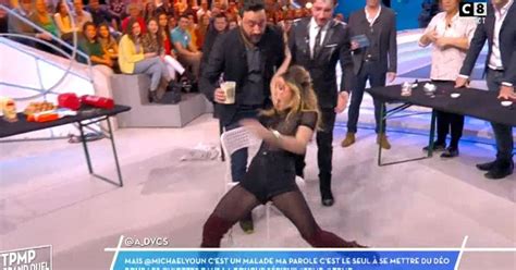 Cyril hanouna a tenu à réagir suite à la nouvelle semaine agitée pour tpmp avec son lot de fous rires, d'annonces et aussi de tacles. Capucine Anav chute - TPMP, mercredi 1er mars 2017, C8 ...