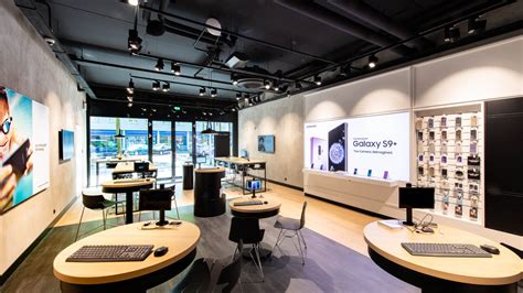 Welcome to the samsung online service center! Opening Samsung Service Center Vuurplaat in Rotterdam-Zuid ...