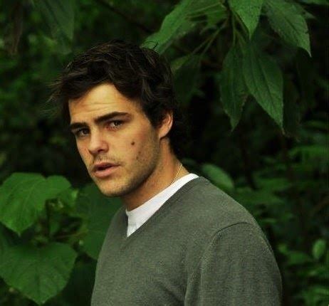 Search, discover and share your favorite peter lanzani gifs. News: Peter Lanzani protagonizará "Aliados" con Cris Morena