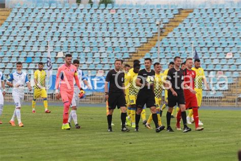 12 (4) * senior club appearances and goals counted for the domestic league only and correct as of 30 april 2021 UPDATE. Imagini de la eveniment: SSC Farul nu a reușit să ...