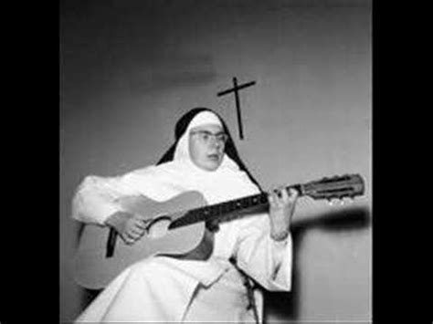 Dominique is a 1963 french language popular song, written and performed by the belgian female singer jeannine deckers, better known as sœur sourire or the singing nun. Soeur Sourire Singing Nun 'Tous les chemins' - YouTube