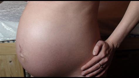 Une description de votre grossesse mois après mois, pour découvrir les événements qui se déroulent dans votre ventre. 9ème mois de grossesse - YouTube