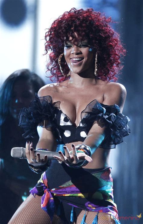 Robyn rihanna fenty was born in a parish in barbados called st. Rihanna brilla en los American Music Awards 2010