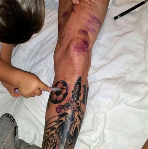 In my free time i'm a med student. Thiago y sus primos culminan el último 'tattoo' de papá ...