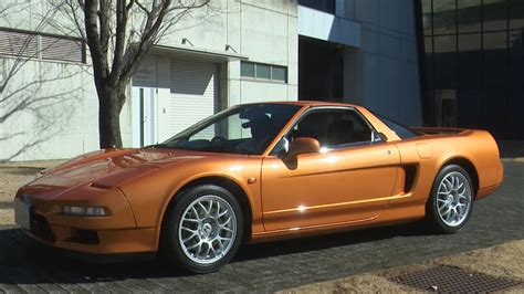 It comes with lightweight bbs wheels, recaro buckets, a momo steering wheel, titanium shift knob, harder than stock suspension and a 45kg weight saving. The Honda NSX Type S Is A Bona Fide 90s Collectible