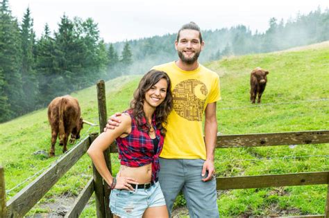 Inka bause is assisting farmers in finding true love. Bauer sucht Frau: Gibt es wirklich Paare aus der Kuppelshow?