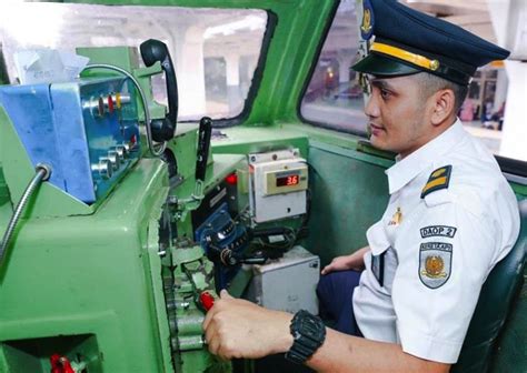 Gaji pns tahun 2018 kabarnya mencapai 14 jutaan, benarkah? Gaji Masinis Sekarang Udah Dua Digit! Kepengin?