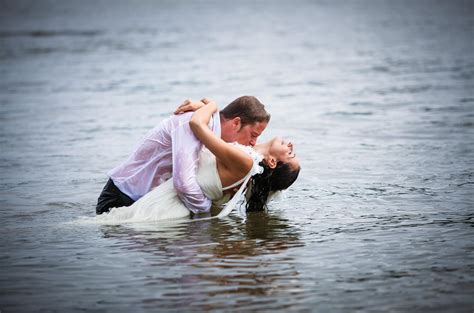 Unnachahmlich, leichte und komfortable brautkleider begeistern in femininen silhouetten. Trash The Dress After Wedding Shooting, Hochzeitsfotograf ...