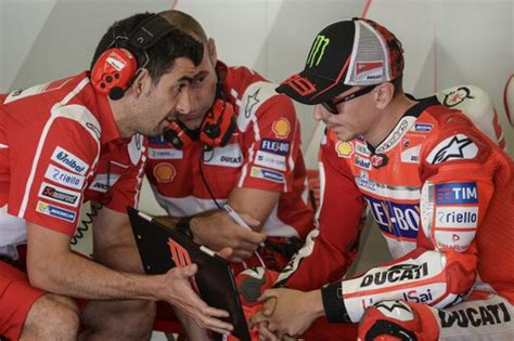 Umur 33 tahun), merupakan seorang pembalap motogp asal spanyol. Ingin Sukses Bersama Desmosedici, Lorenzo: Ini Butuh ...