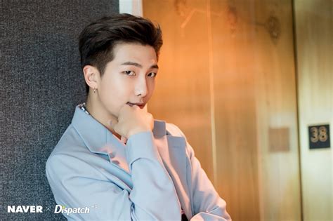 Seakan yang membacanya akan serasa terbawa kedalam ceritanya. Nuna Kookie: RM (Kim Namjoon) BTS '2019 BBMAs Photoshoot ...