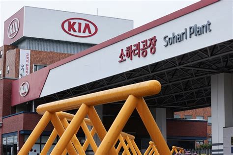 Besides contact details, the page also offers a if you need financing or insurance, kia has separate divisions taking care of that as well. Kia Union Votes to Accept Wage Freeze amid Pandemic | Be ...