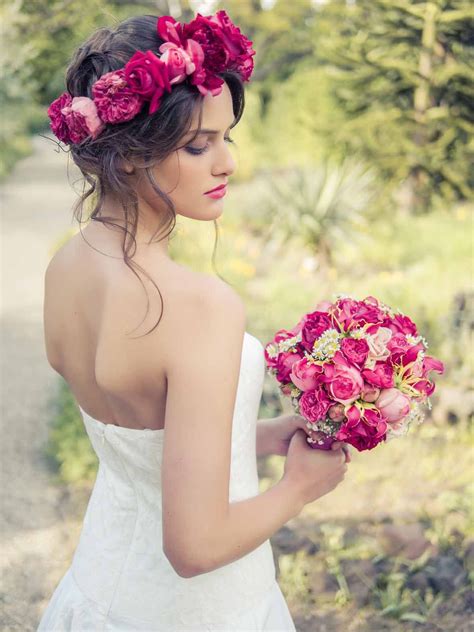 Hochwertige hochzeitskleider in großer auswahl an brautkleider brautjungfernkleider,blumenmädchenkleider und mehr modische hochzeitsmode. Brautkleid aus Seide mit Spitzencorsage "Sonnenpracht ...