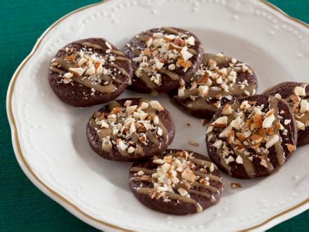 Get one of our foodnetwork.com trisha yearwood recipe and prepare delicious and healthy treat for your family or friends. Trisha Yearwood Christmas Bell Cookies/Foodnetwork. : 20 ...