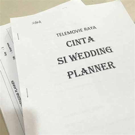 A wedding planner's dream to have her very own dream marriage turns into reality when she finds a man who sweeps her off. Cinta Si Wedding Planner Raya