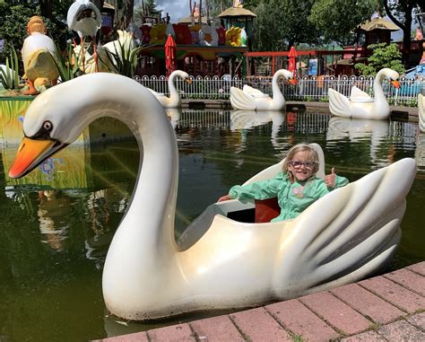 Het pretpark ligt in een bosrijke omgeving in het plaatsje hellendoorn. Een dag naar Avonturenpark Hellendoorn!