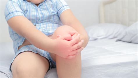 These include knee pain, which can occur for a variety of reasons, and weak muscles at the front of the leg. knee pain no obious injury for a child kid - Joint Pain Clinic