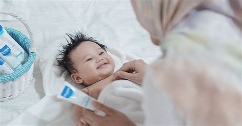 Dan ternyata, vaseline juga memiliki puluhan manfaat untuk kecantikan kulit tubuh anda. Para Ibu Bapa Perlu Tahu 3 Cara Ini Untuk Merawat Kulit ...