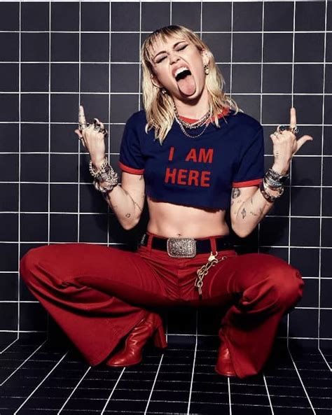 Miley cyrus miley cyrus told why she so often bares her body in photoshoots 08 dec 2020. Miley Cyrus shares first 2020 photo, and she's hot - First ...