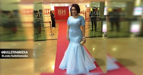 Menerusi entri di instagram, boy iman telah berkongsi sekeping gambar bersama dengan ifa. IFA RAZIAH Di Kritik Pakai Baju Ketat Sangat... Fesyen Dah ...