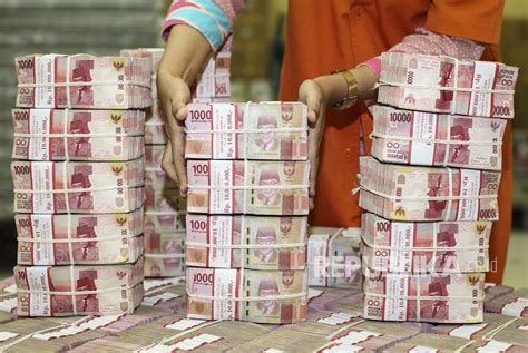 Abc.net,aunilai uang dolar zimbabwe sangat jatuh yang dipicu hiperinflasi beberapa tahun lalu. DPR Usul Cetak Uang Rp 600 T, Ingat Zimbabwe!