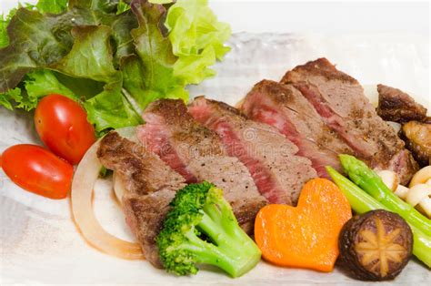 Similar to teriyaki, teppanyaki describes a style of cooking or food preparation. Japanese Kobe Steak Plate Recipes / Japanese Kobe Steak ...