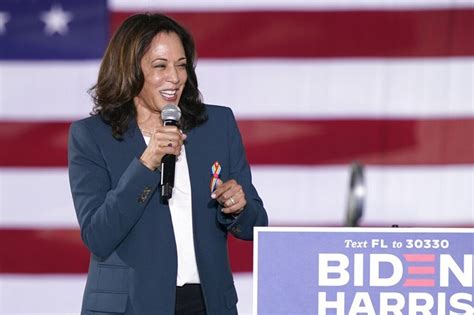 比起 kamala harris，賀錦麗這個名字似乎更親民一些。 」 因為正是這位母親一生的信仰，讓賀錦麗走上了如今的職業生涯。 她的母親和父親，都是1960年代美國民權運動的活躍份子，還常推著娃娃車上街遊行! 拜登中國投資傳聞 媒體點名副手賀錦麗也有份 | 台灣英文新聞 ...