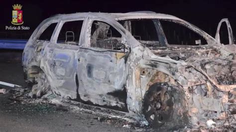 Un furgone portavalori è stato bloccato da due tir messi di traverso e poi aperto con. Arresti per la rapina ai portavalori - CorrieredelMezzogiorno