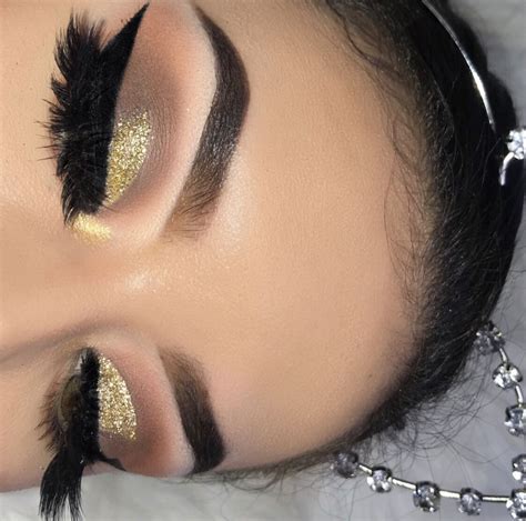 Best of all, its an all natural base. Glitter gold eyeshadow with bold winged liner, perfect brows and false lashes #makeup #cateye # ...