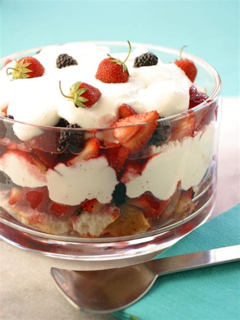 How to make red berry trifle with pound cake? Barefoot Contessa Trifle Dessert : Easy Christmas Cake in ...