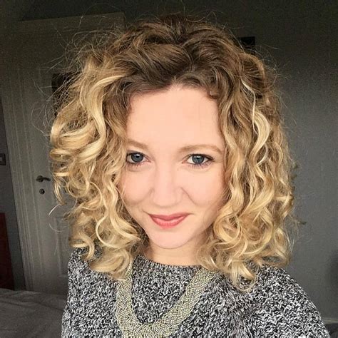 Within less than a year, darcie became penthouse magazine's pet of the month for. 20 Stunning Short Curly Hairstyles for Women - Be the Rock ...