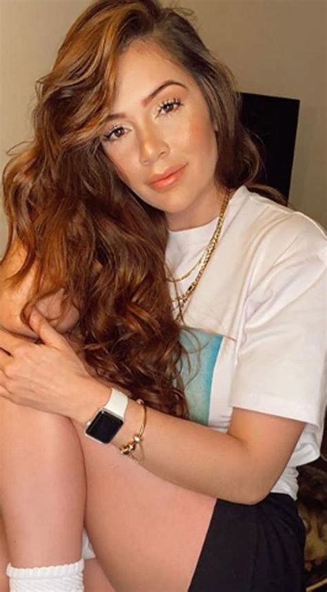 She is famous in modeling industry and there are her photo shoots on cover of fashion magazines or on billboards. Video Lina Tejeiro fue operada por biopolímeros en su cuerpo | La Mega