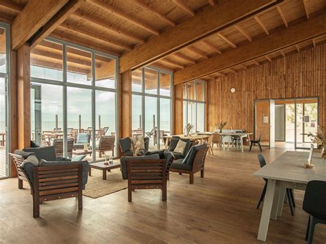 Op het vakantiepark landal marker wadden zijn er wandelpaden, unieke vogelkijkplekken en er is een strand. Feriepark Landal Marker Wadden | Landal GreenParks