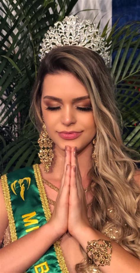 Então, parabéns à natura pela coragem de botar o dedo na. Maria Gabriela Batistela: "A Miss tem que ter muito mais ...