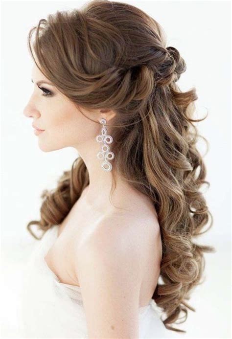 The options are nearly endless! 34 Beautiful Wedding Hairstyles With Curls - Weddingomania