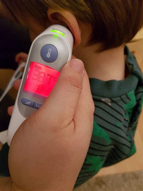 Die körpertemperatur bei kleinkindern sollte immer rektal (po) gemessen werden. Fieber bei Babys und Kleinkindern - Familie Nimmerland