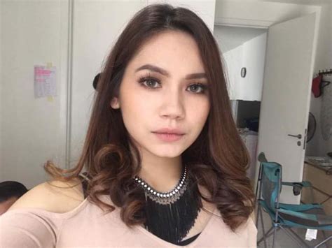 Sakit merupakan sebuah mini novel pertama author, menceritakan tentang kisah cinta seorang gadis ya. Biodata Aprena Manrose Pelakon Drama Tiada Arah Jodoh Kita ...