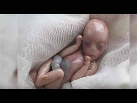 Arthur (6 mois) prends son 1er premier goûter (pomme). Ce bébé est mort-né à 5 mois, 8 minutes plus tard, les ...
