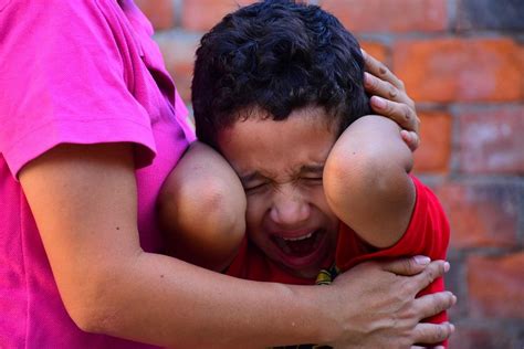 Dibuja círculos con contorno grueso. Los niños autistas son hipersensibles a los sonidos y ...