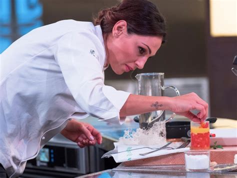 La cucina è la porta al tempio della vita, questa era la frase con cui anna martelli si era presentata all'ottava edizione di masterchef italia. Anna Tatangelo masterchef vince il cooking show - Musicaccia