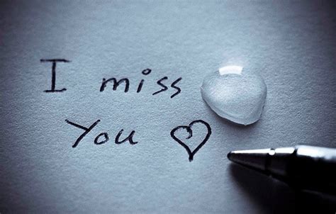 Ho parlato un po' di te, con amici ed un caffè che mi fa restare sveglio ho parlato ad alta voce, sotto questo cornicione con la pioggia dell'inverno. E PARLO ANCORA DI TE - AMOR MIO