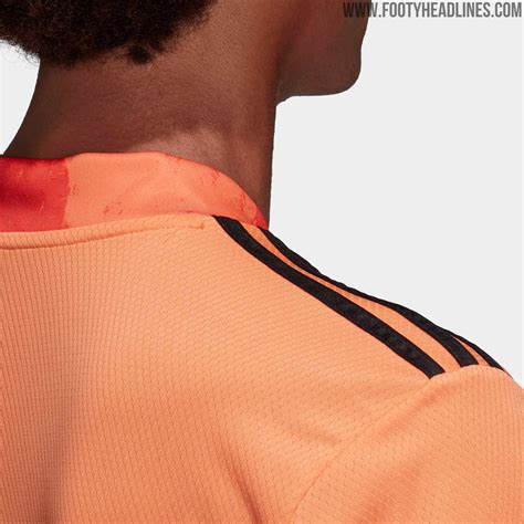 Lob vom könig, party mit den fans. Spanien EM 2020 Torwart-Heimtrikot Geleaked - Nur Fussball