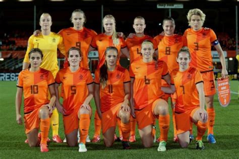 Nederlands advocaten voetbalteam, amsterdam, netherlands. Talentvolle voetballende meiden - De Graafschap