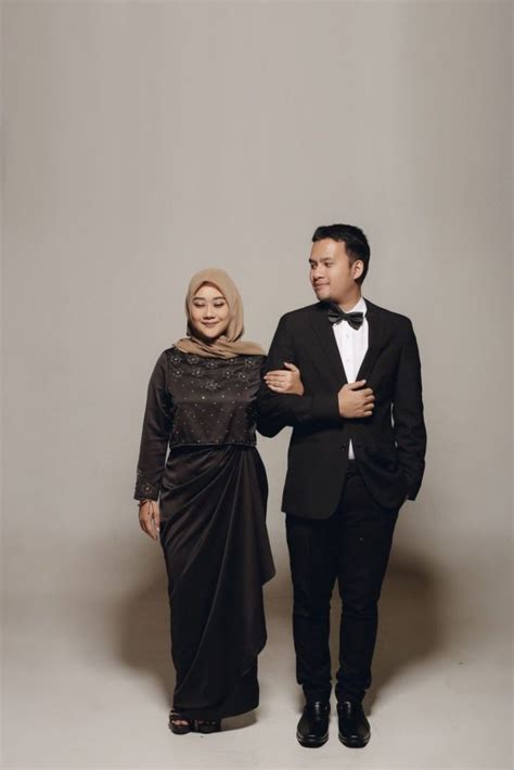 Foto prewedding bersama pasangan bisa dijadikan sebagai momen yang indah. 30+ Foto Prewedding Hijab (CASUAL, INDOOR, OUTDOOR)