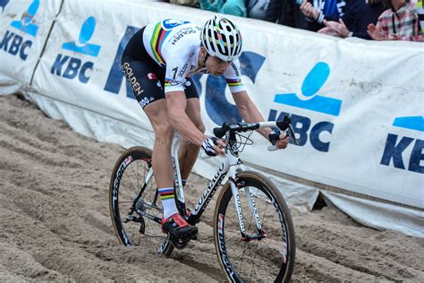Een iets moeilijkere passage tijdens onze 3 daagse stage. Wout Van Aert Europees Kampioen bij de beloften ...